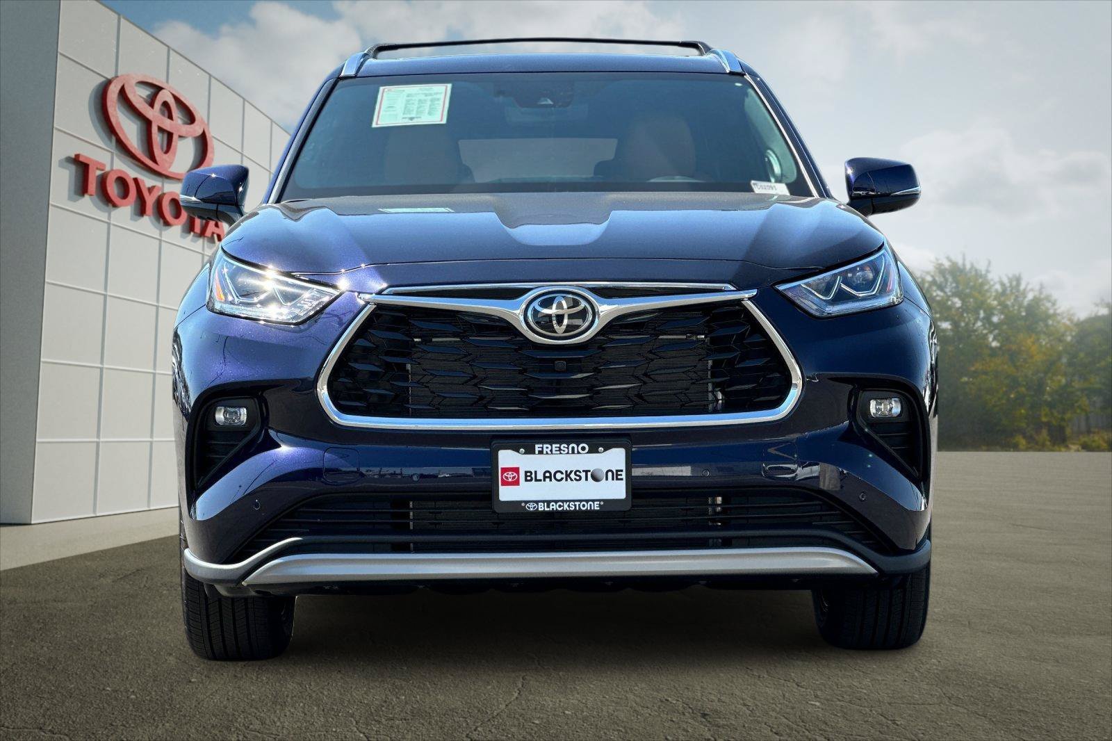 Certified 2026 Toyota Highlander Platinum AWD/4WD image 8