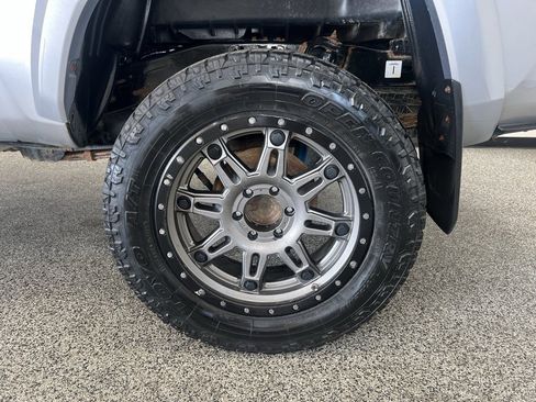 Used 2017 Toyota Tacoma TRD Sport image 22
