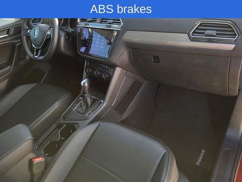 Used 2021 Volkswagen Tiguan SE w/ Panoramic Sunroof Package image 8