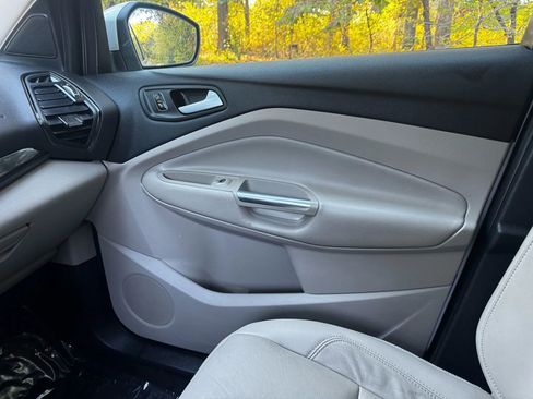 Used 2017 Ford Escape Titanium image 7