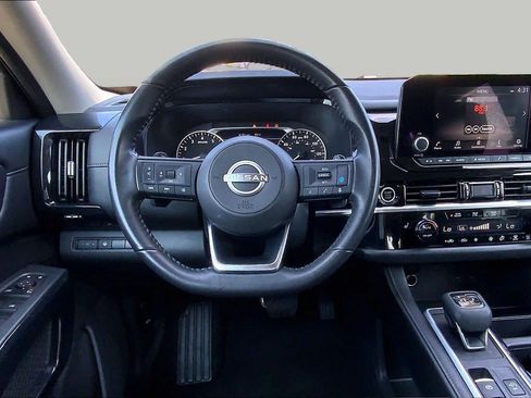 Used 2024 Nissan Pathfinder SV AWD/4WD image 6