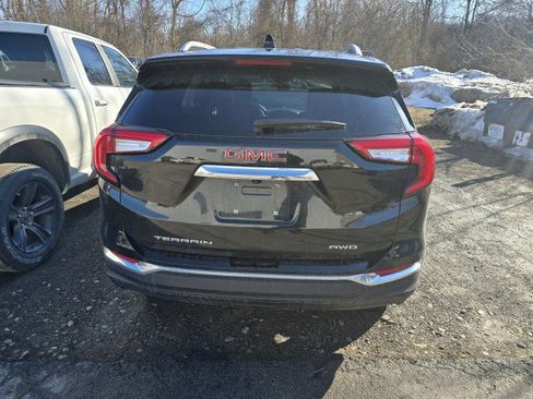 Used 2024 GMC Terrain SLT image 3