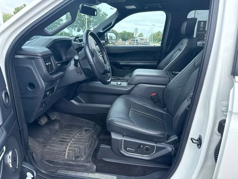 Used 2023 Ford Expedition Platinum AWD/4WD image 6
