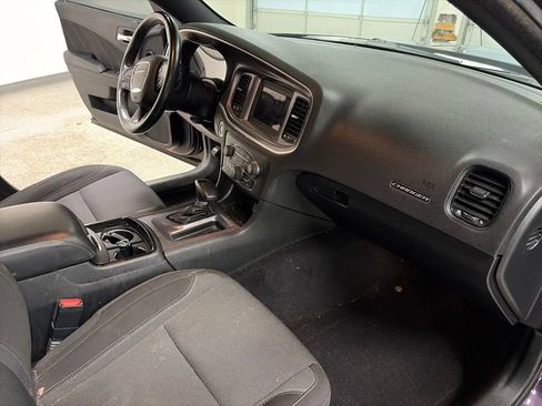 Used 2021 Dodge Charger SXT w/ Blacktop Package RWD image 10