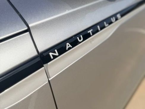 Used 2025 Lincoln Nautilus Reserve AWD/4WD image 42