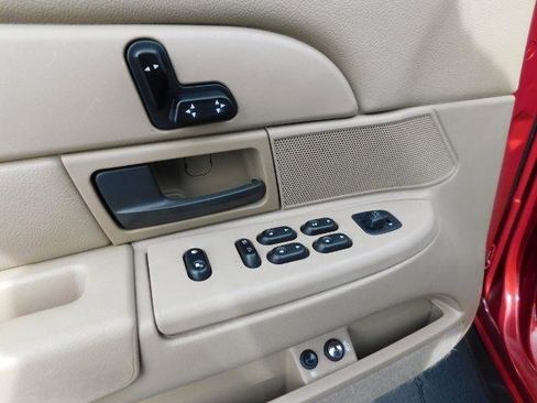 Used 2003 Ford Crown Victoria LX image 11