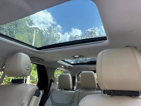 Used 2018 Land Rover Discovery SE AWD/4WD image 11