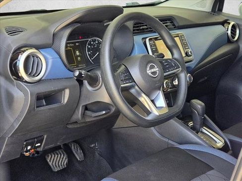 Used 2025 Nissan Versa SV FWD image 9