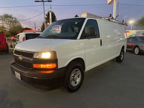 Used 2018 Chevrolet Express 2500 Extended image 2