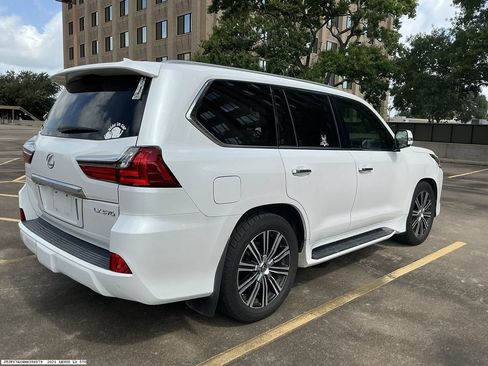 Used 2021 Lexus LX 570 4WD w/ Luxury Package image 6