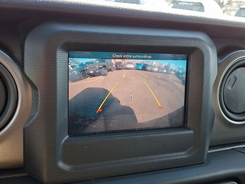 Used 2023 Jeep Wrangler Unlimited Sport image 17