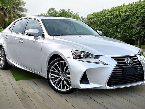 Used 2017 Lexus IS 200t RWD image 9