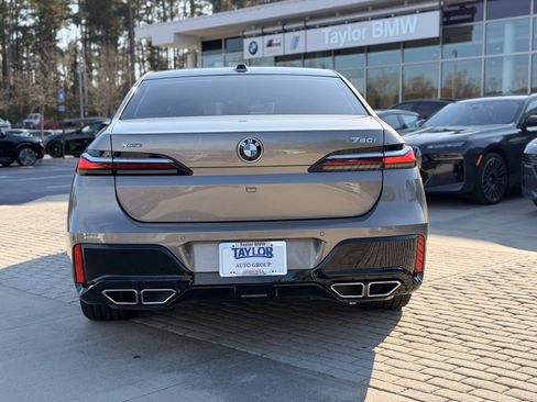 Certified 2023 BMW 760i xDrive image 5