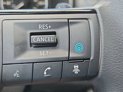 Used 2023 Nissan Rogue SV AWD/4WD image 16