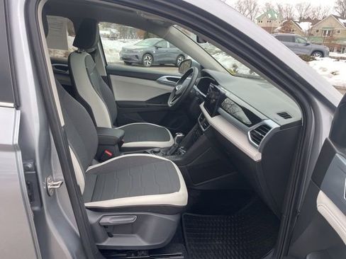 Certified 2025 Volkswagen Taos SE w/ Panoramic Sunroof Package image 11