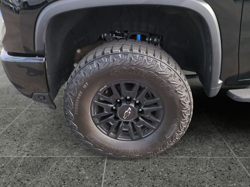 Used 2024 Chevrolet Silverado 2500 ZR2 image 14