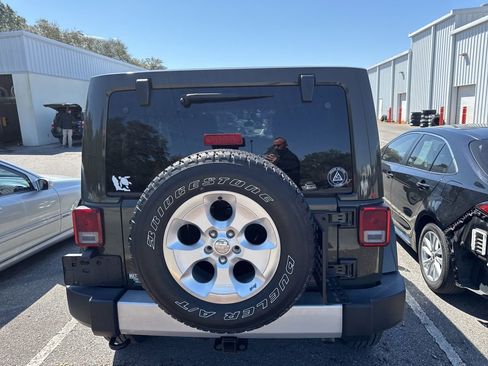 Used 2015 Jeep Wrangler Unlimited Sahara w/ Connectivity Group image 9