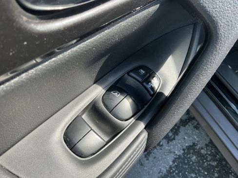 Used 2020 Nissan Rogue SV AWD/4WD image 19