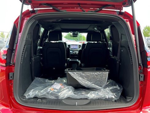 New 2025 Chrysler Pacifica Select w/ Fav Edition Package image 5