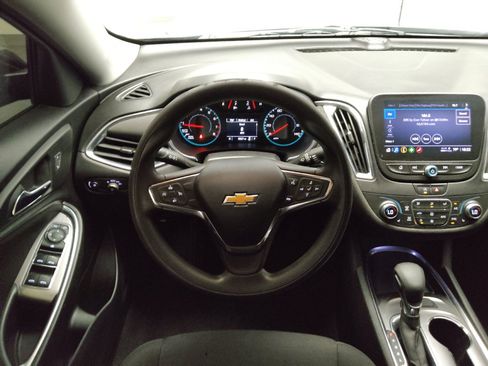 Used 2021 Chevrolet Malibu LT FWD image 22