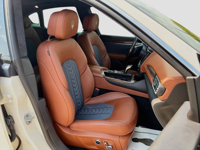 Used 2021 Maserati Levante GranLusso AWD/4WD image 30