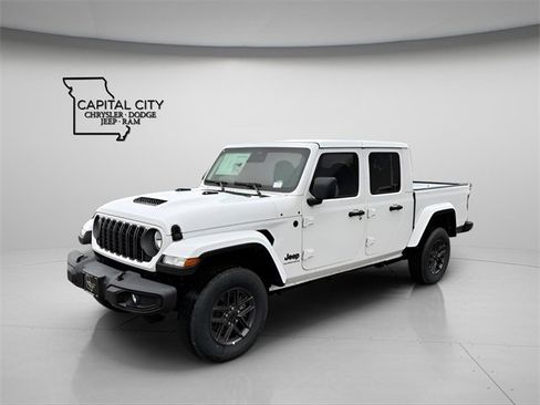 New 2026 Jeep Gladiator Sport image 3