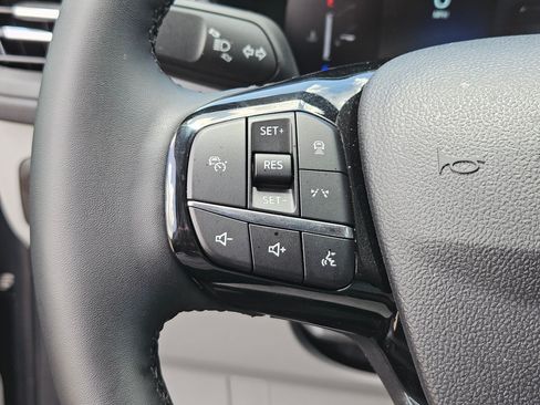 Used 2025 Ford Escape SE FWD image 19