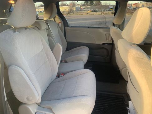 Used 2020 Toyota Sienna LE image 28