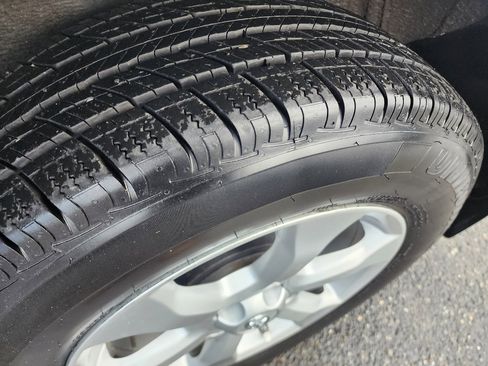 Used 2014 Toyota RAV4 EV image 37