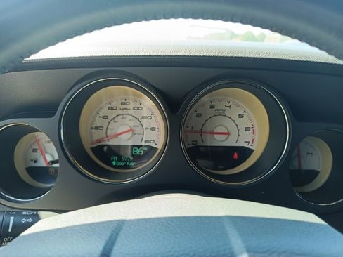 Used 2011 Dodge Challenger R/T image 8