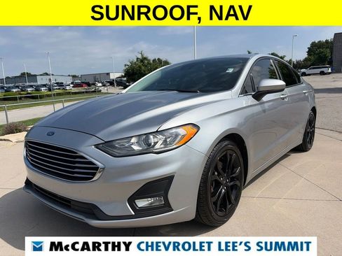 Used 2020 Ford Fusion SE w/ Equipment Group 151A FWD image 4