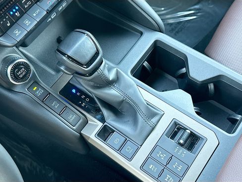 Used 2024 Toyota Land Cruiser image 28