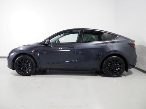 Used 2025 Tesla Model Y Long Range RWD image 9