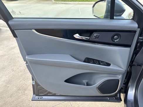 Used 2021 Lincoln Nautilus Reserve w/ Class II Trailer Tow Package image 21