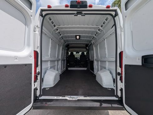 Used 2023 RAM ProMaster 2500 FWD image 25