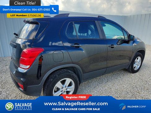 Used 2021 Chevrolet Trax LT w/ LT Convenience Package AWD/4WD image 4