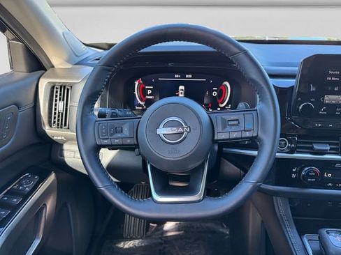 Used 2023 Nissan Pathfinder Platinum w/ Black Appearance Package AWD/4WD image 13