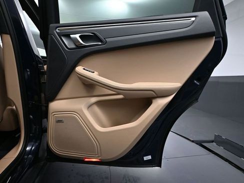 Used 2022 Porsche Macan Base image 46