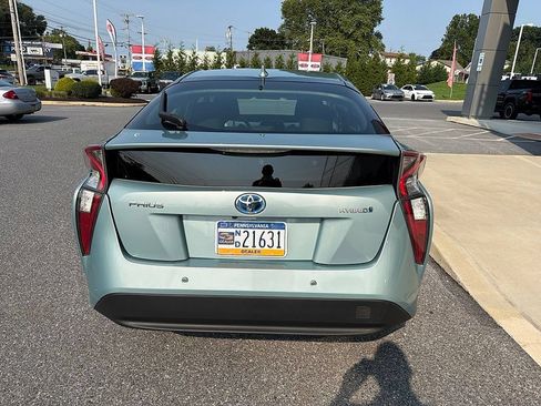 Used 2018 Toyota Prius Three FWD image 4