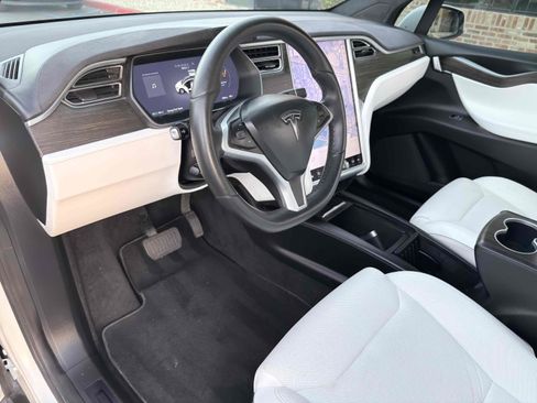 Used 2016 Tesla Model X 90D image 46