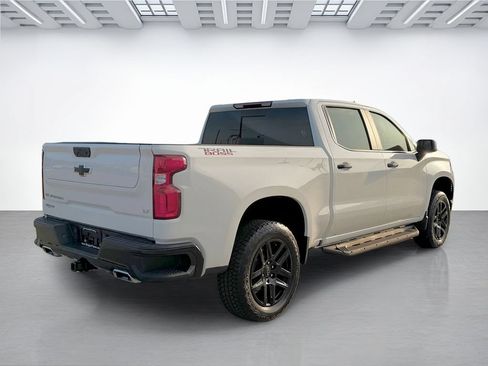 Used 2025 Chevrolet Silverado 1500 LT Trail Boss w/ Convenience Package II AWD/4WD image 3