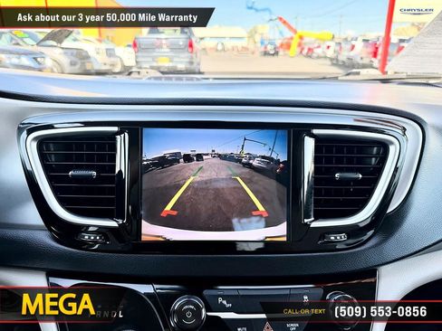 Used 2018 Chrysler Pacifica Touring-L FWD image 25