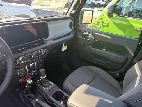 New 2026 Jeep Wrangler Willys AWD/4WD image 25