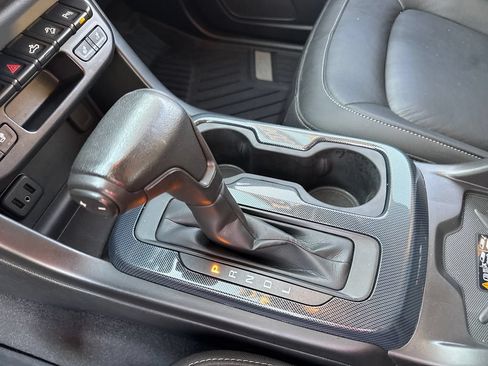Used 2021 Chevrolet Colorado Z71 w/ Z71 Midnight Edition AWD/4WD image 17