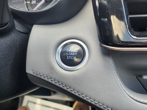 Used 2020 Toyota Highlander XLE image 40