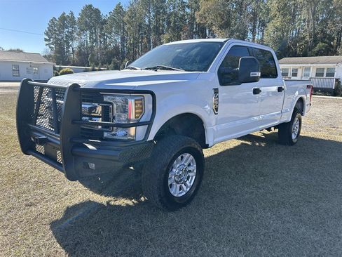 Used 2019 Ford F250 XLT w/ XLT Value Package image 3