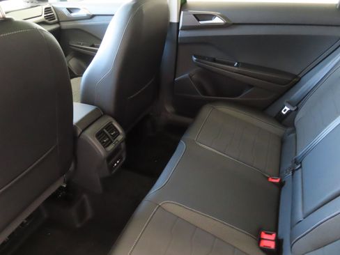 New 2026 Volkswagen Taos SE image 23