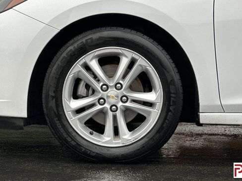 Used 2017 Chevrolet Cruze LT image 30