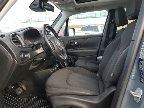 Used 2018 Jeep Renegade Altitude w/ UConnect 8.4 Nav Group image 19