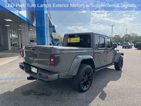 Used 2023 Jeep Gladiator Overland AWD/4WD image 17